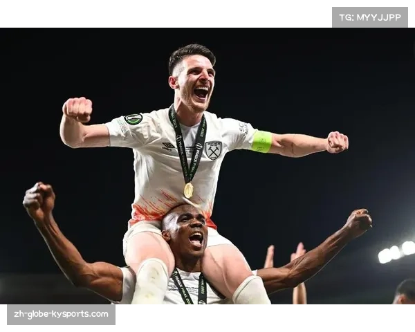 哲科闪耀欧协联助佛罗伦萨振奋士气 双前锋战术成逆袭关键